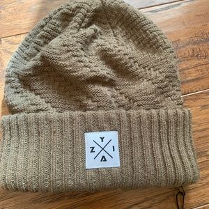 NWT Zyia Driftwood knitted Mountain Beanie